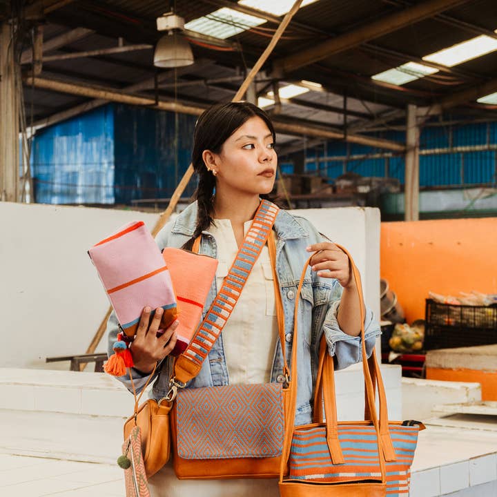 Awamaki - Wholesale Crossbody Bag - Women's - Woven Bucket Bag2