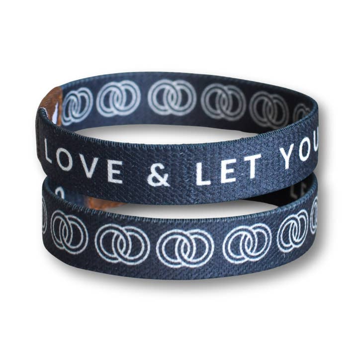 Bracelet de vérité « Love and Be Loved » pour femmes pour la vente par Pink Salt Riot