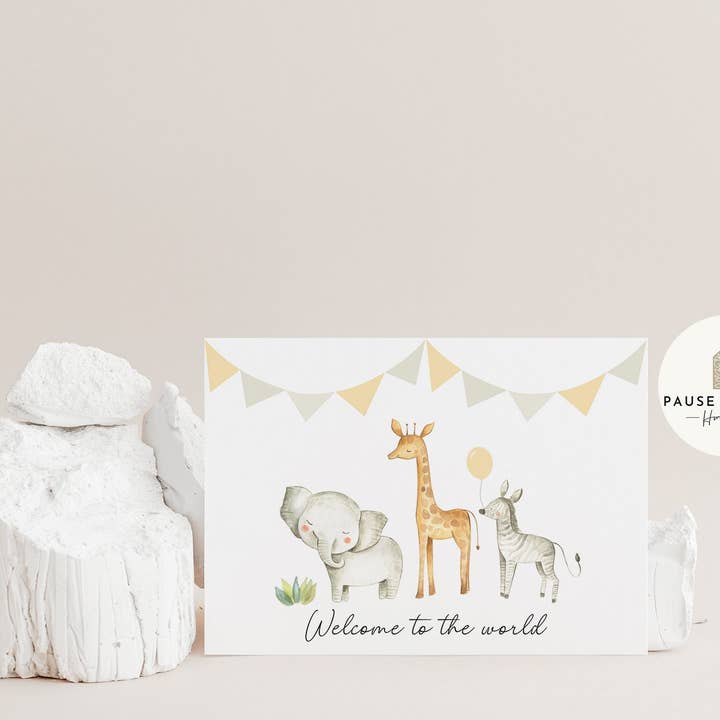 Carte de vœux « Bienvenue dans le monde, animal de la jungle » pour un nouveau bébé pour la vente par Pause Designs Home