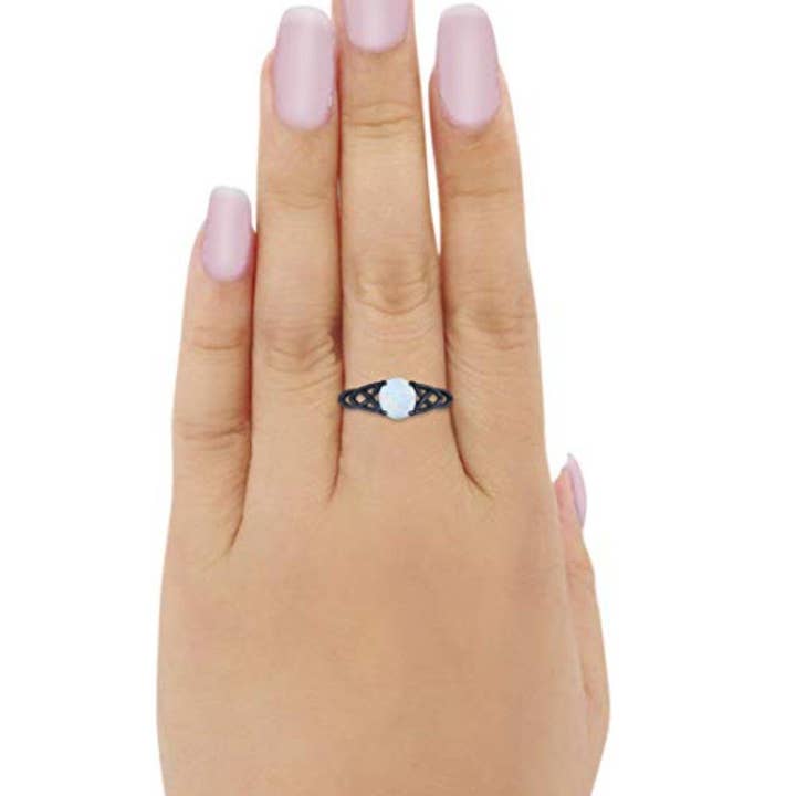 Svart ton, labbskapad vit opal Halo vintage stil vigselring svart ton, labbskapad vit opal för wholesale på Faire