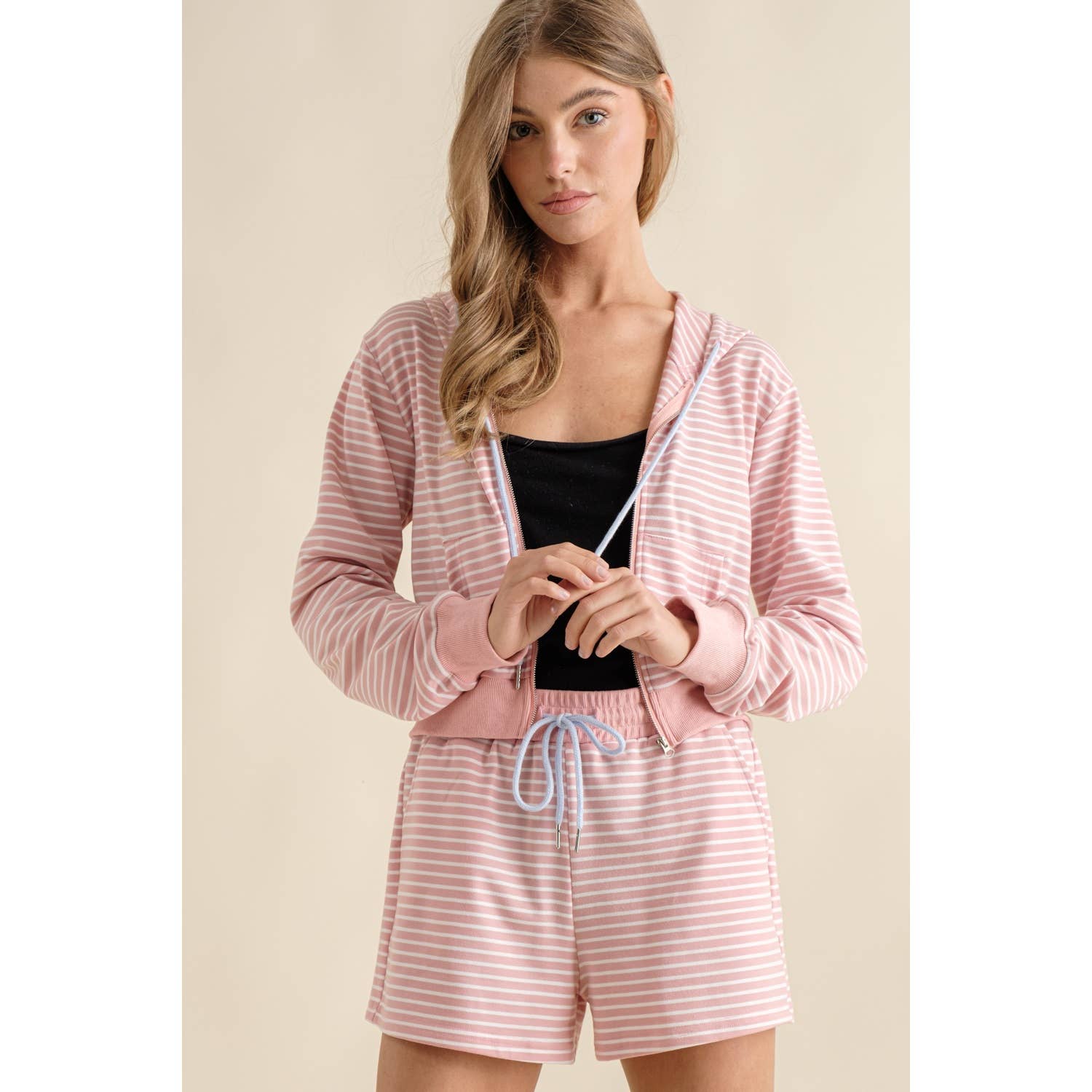 Sweet Generis – wholesale Lounge set – Women's – CONTRAST DRAWSTRING ZIP UP HOODIE AND SHORTS SET7