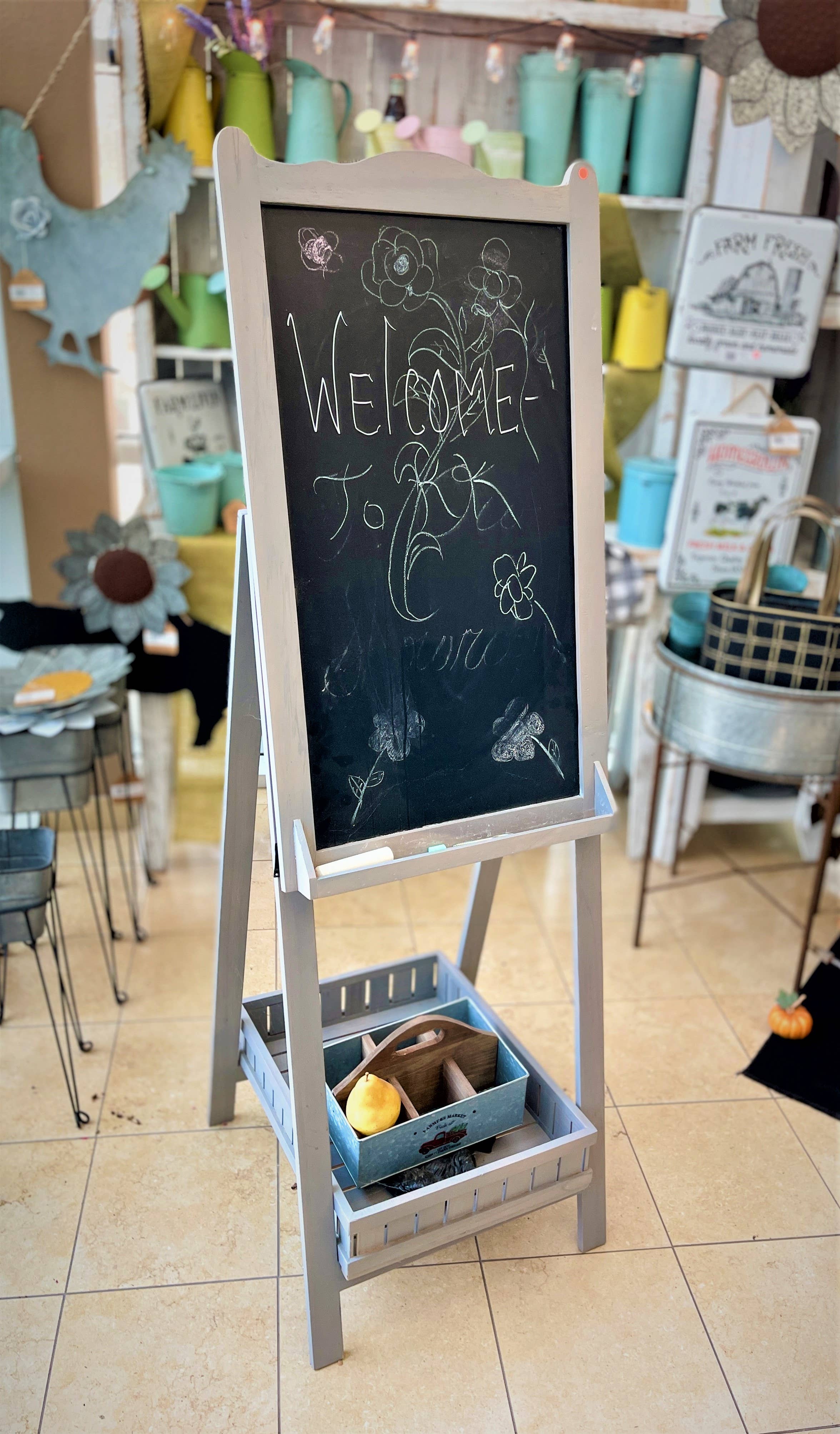 Home Kreation by KK dba Kraft Klub – Großhandel Kreidetafel – FLACHE GRAUE HOLZTAFEL MIT ABLAGE1