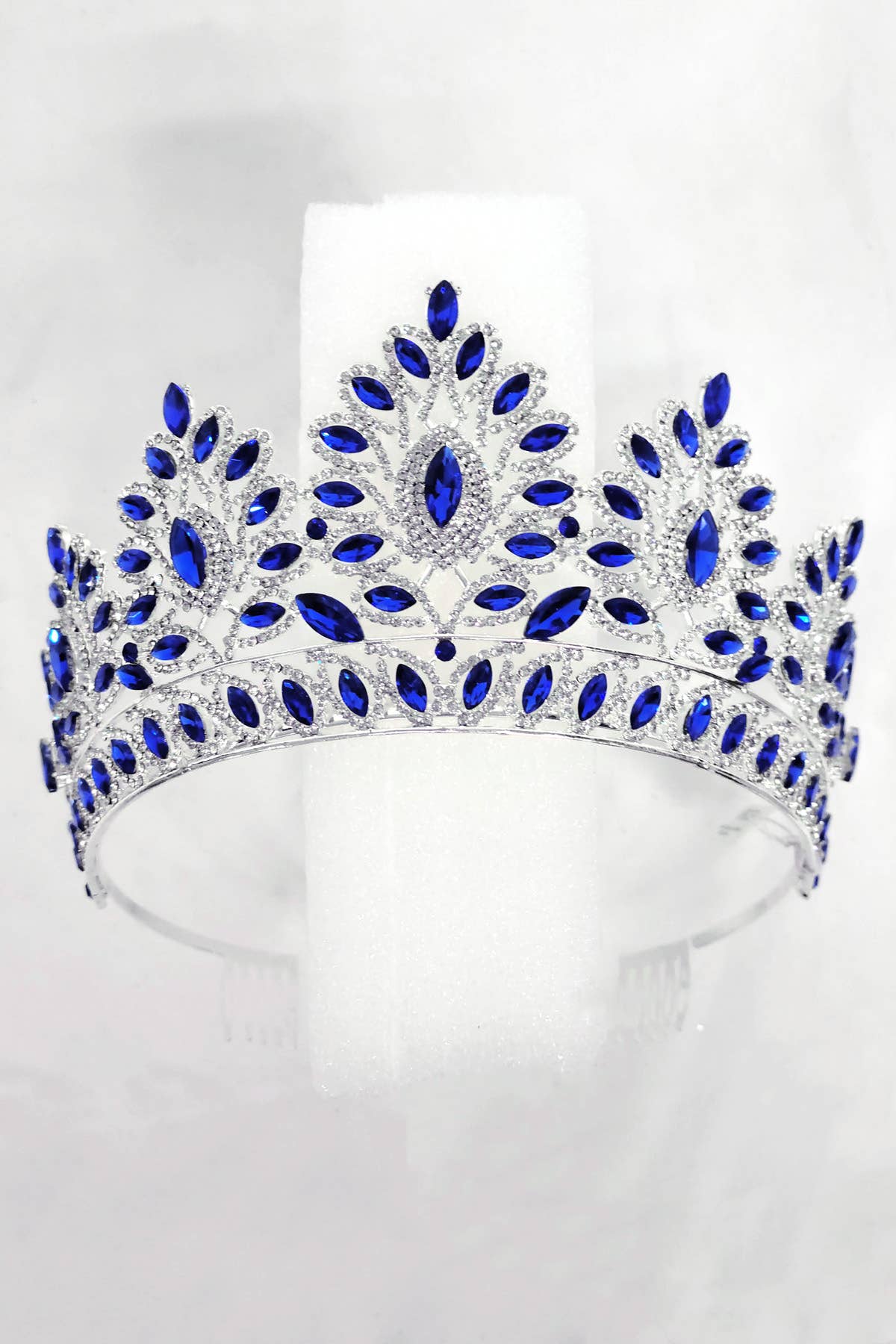 Chicas - Wholesale Tiara - Women's - One Size Fits All Metal Tiara With Rhinestones. HT93723
