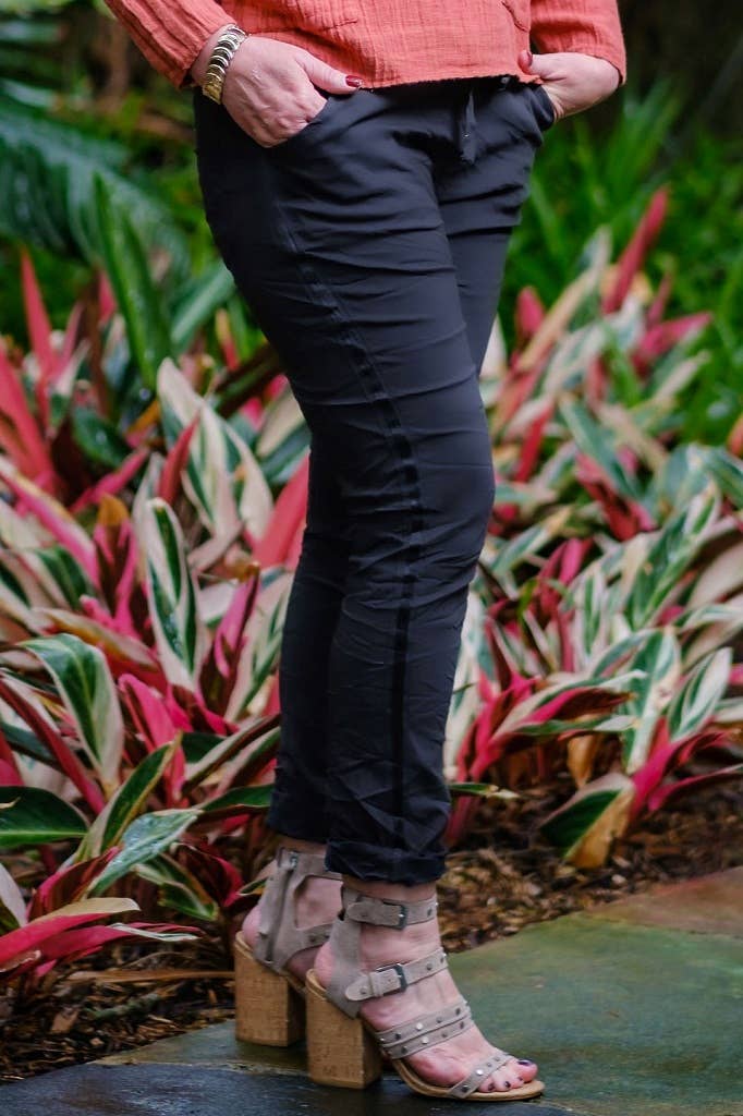 TINA Stephens Italy/Tees By Tina - Vendita all'ingrosso Pantalone - Donna - Pantaloni da smoking a righe in raso Kendyl (PL136)27