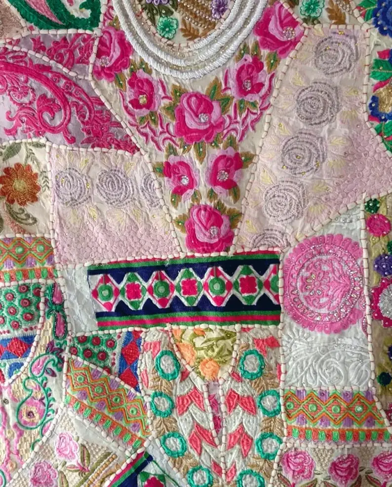 GYPSY STUDIO - Vendita all'ingrosso Arazzi/Tessuti d'arredo - Copritutto fatto a mano in patchwork di sari con ricamo a mano, formato grande8