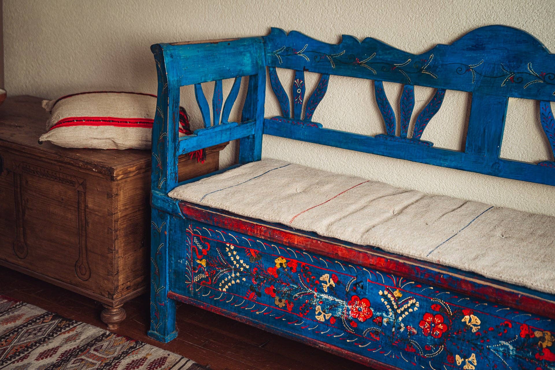 Lineage Botanica - Wholesale Bench - Bedroll - Antique handwoven hemp, Hungarian grain sack - BR25