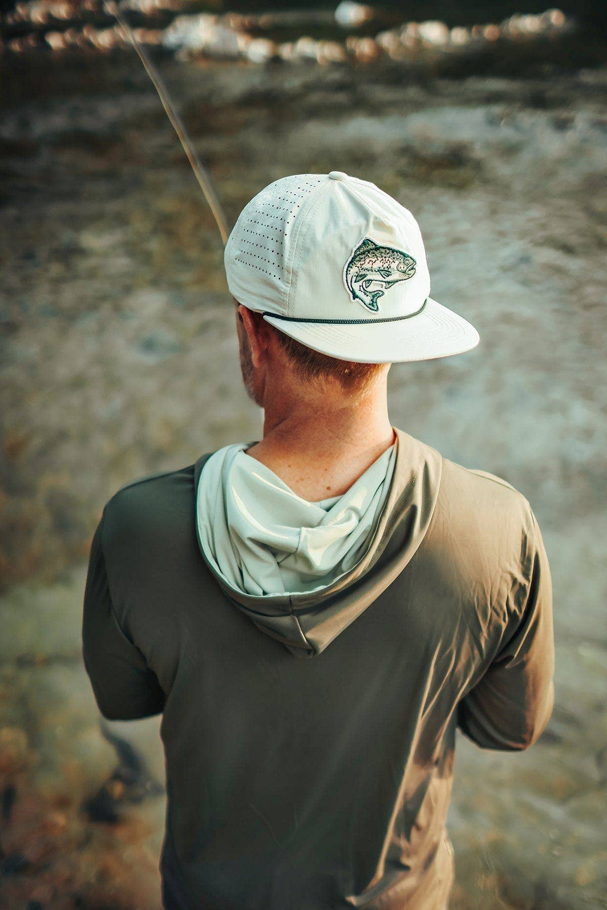 River Road Clothing Company – Großhandel Flat Brim Cap – Unisex – Regenbogenforelle Snapback-Kappe3