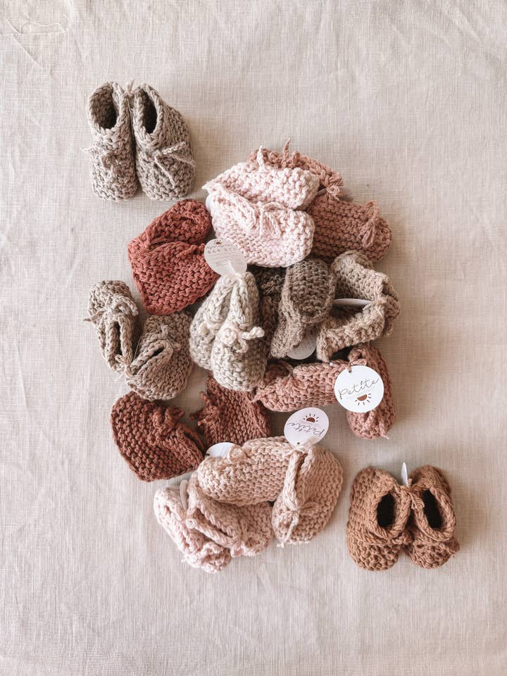 PETITE EvelinaApparel – Engroshandel Støvletter - Baby – GRAB BAG/Håndstrikkede babystøvler