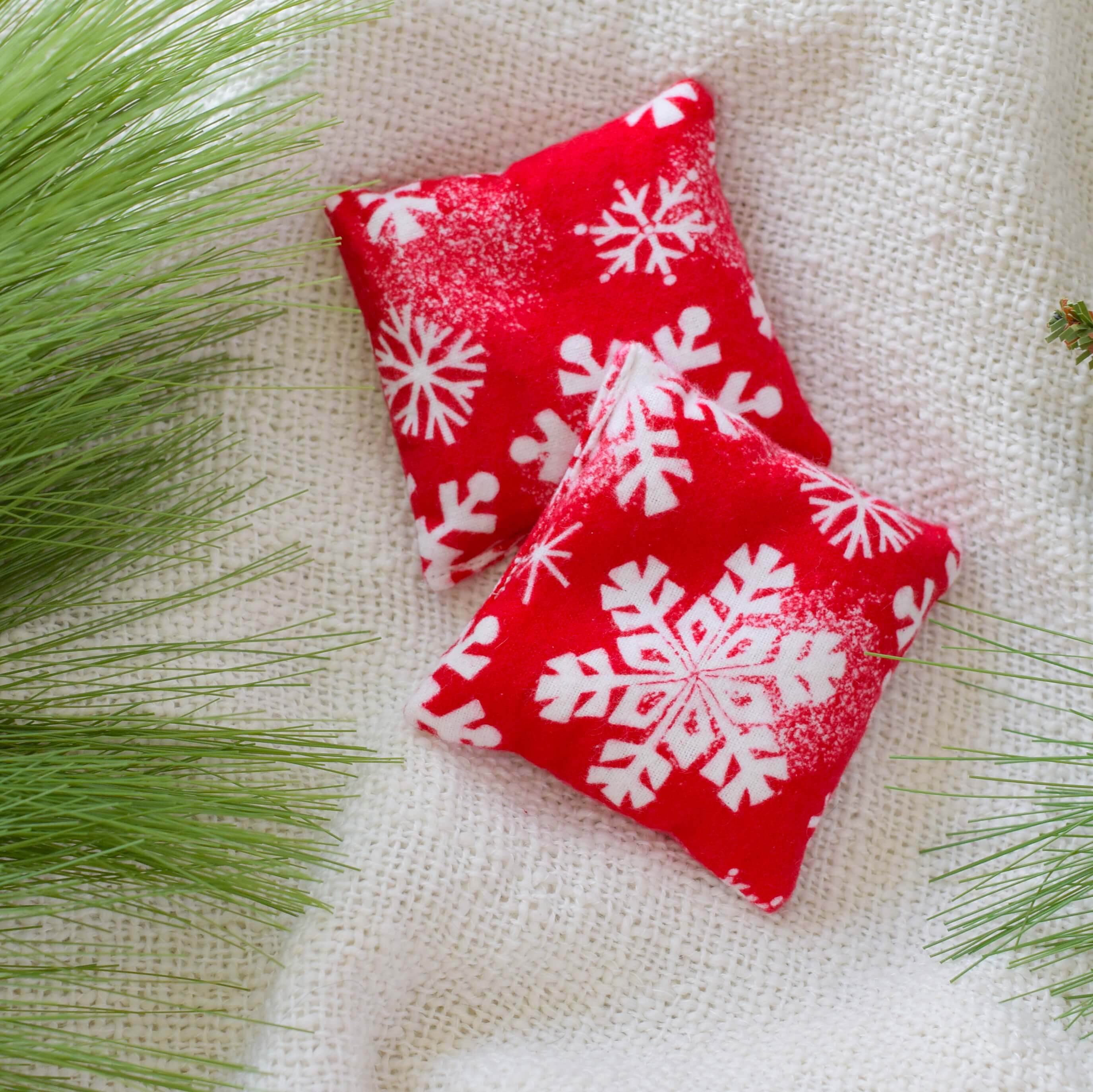 Wild Clementine Co. - Wholesale Mittens - Women's - Reusable Handwarmers, Large Red Snowflake, Stocking Stuffers0