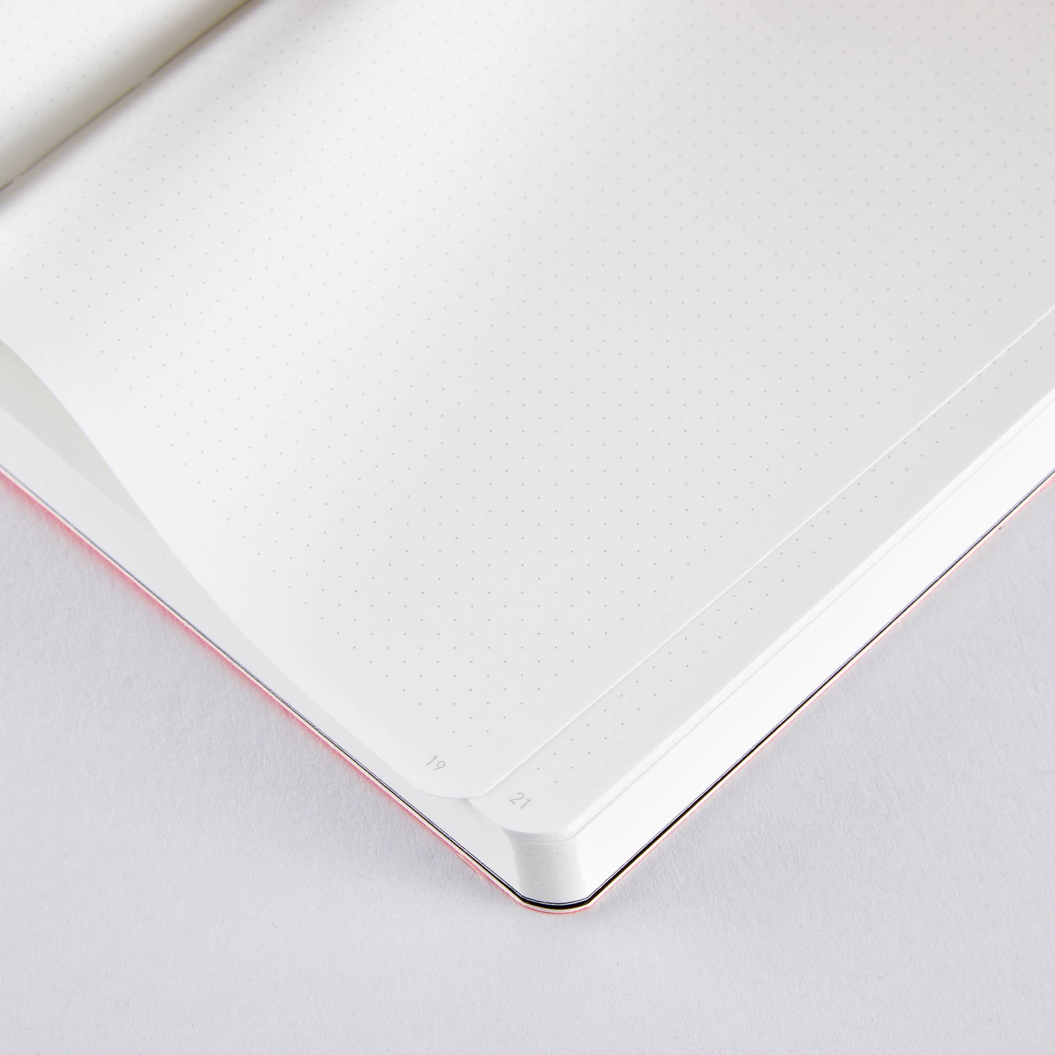 nuuna - Vente Cahiers - Candy S - Rose fluo | bloc-notes A6 | Grille de points de 2,5 mm2