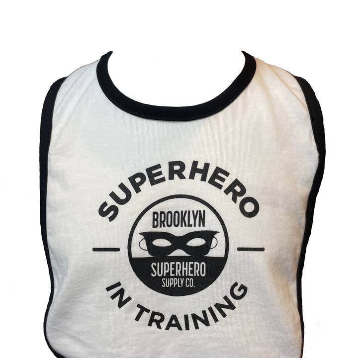 Super-héros en costume d'entraînement pour la vente par Brooklyn Superhero Supply Co.