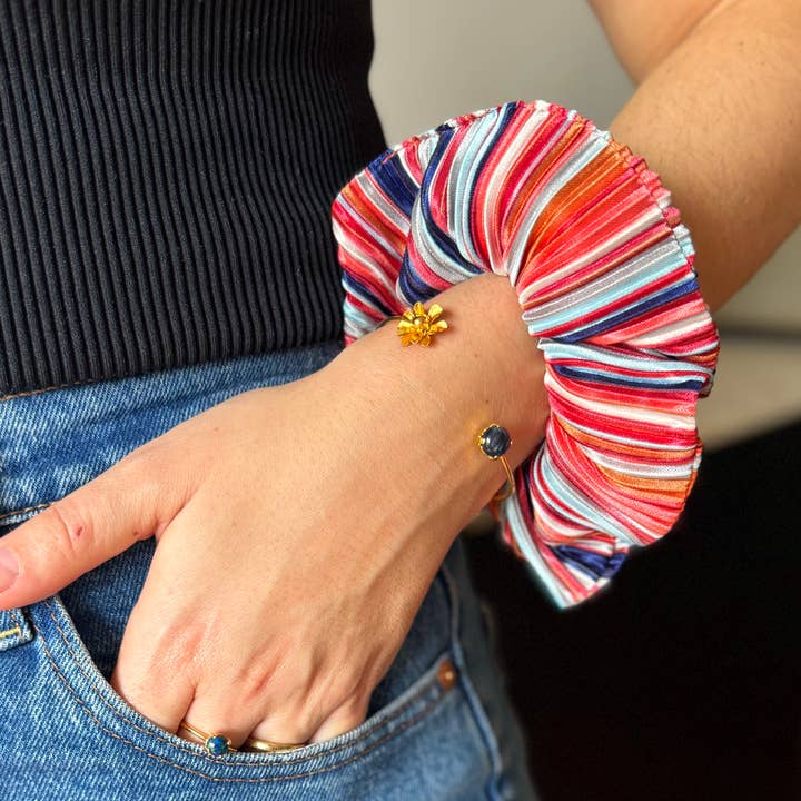 MULTICOLORED PLEATED Scrunchie / pleated polyester with striped collar for wholesale by Laure Derrey