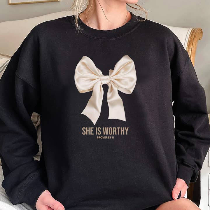 Sweat-shirt graphique - Elle est digne Proverbes 31 pour la vente par STARCHIS