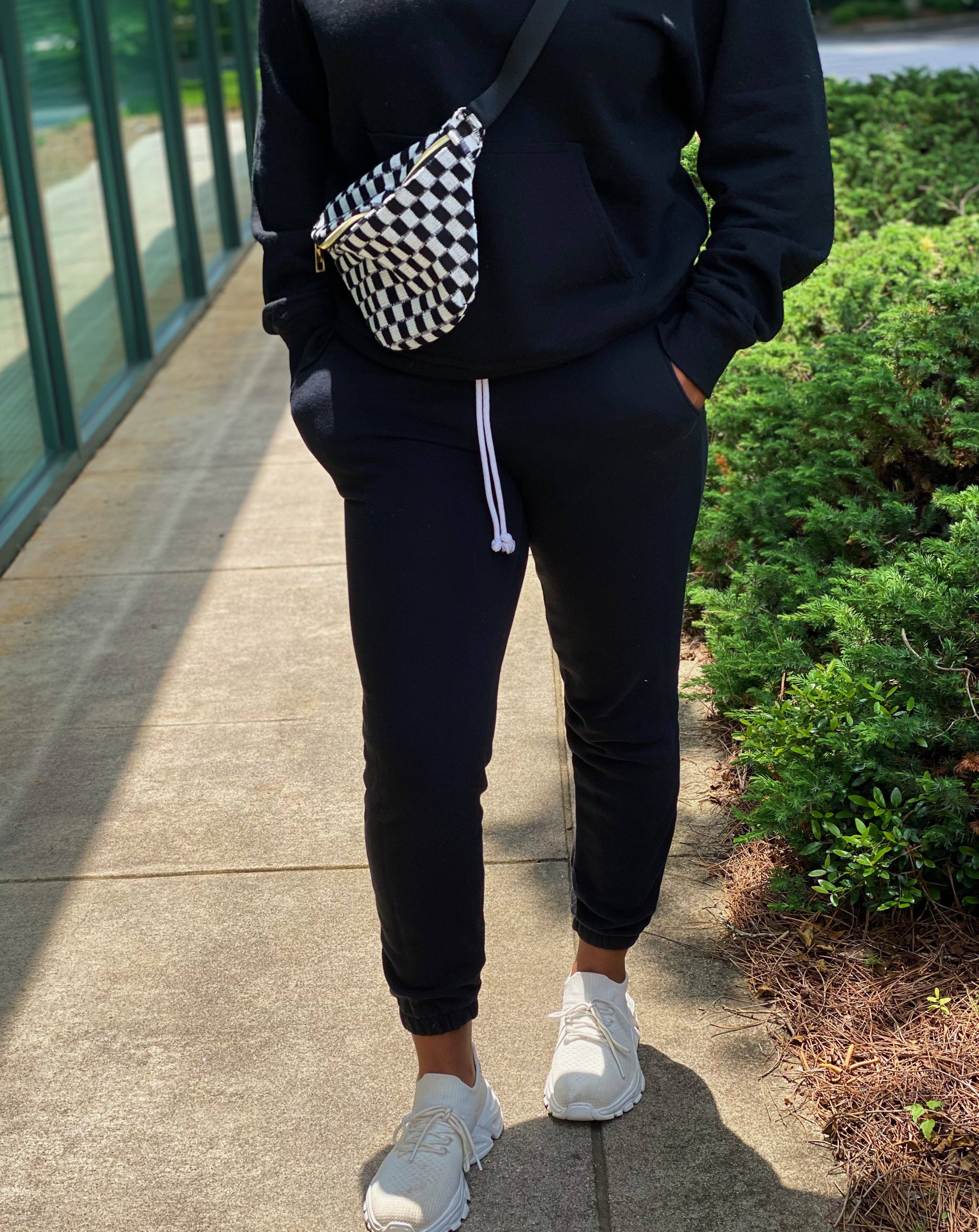 Ellison+Young – wholesale Midjeväska - Dam – Check Yourself bältesväska i rutmönstrat stickat material3