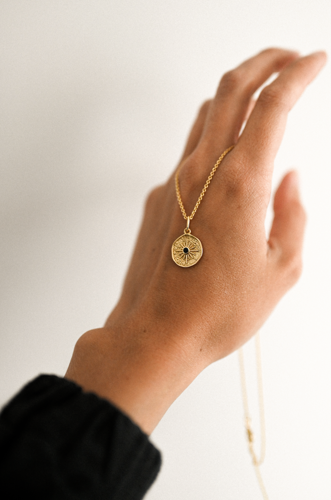 Oser Collective – Großhandel Kette mit Anhänger/Charm – Kompass-Anhänger1