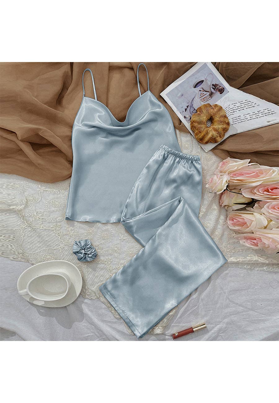 Anna Kaci Wholesale – Großhandel Schlafanzug-Set – Damen – Tanktop und Pyjamahose aus Satin mit Kapuze1