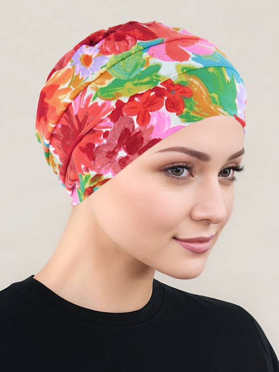 Bonnet de Chimiothérapie Rouge à Motifs Floraux Crème pour la vente par Turban Plus