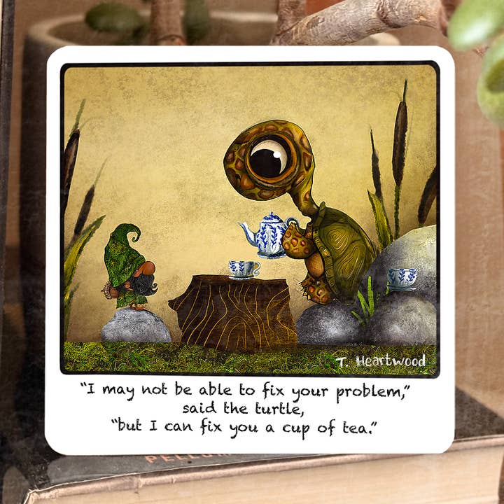 Una tazza di tè "Gnome&Toad" Collezione Polaroid per la vendita all'ingrosso da parte di Dafri Studios