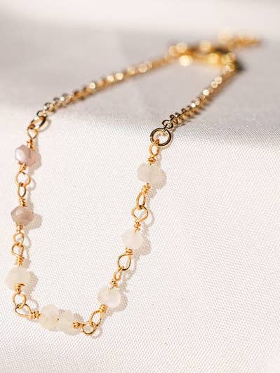 Bracelet de chapelet en perles arc-en-ciel en pierre de lune pour la vente par Asher Grey