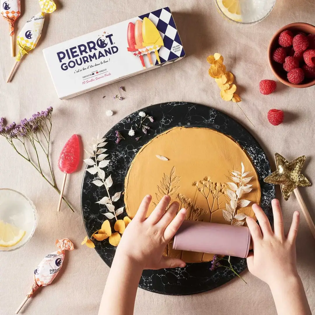 The French Farm - Wholesale Lollipop - Pierrot Gourmand Fruit Flavored Lollipops Box 4.58oz - 10CT1