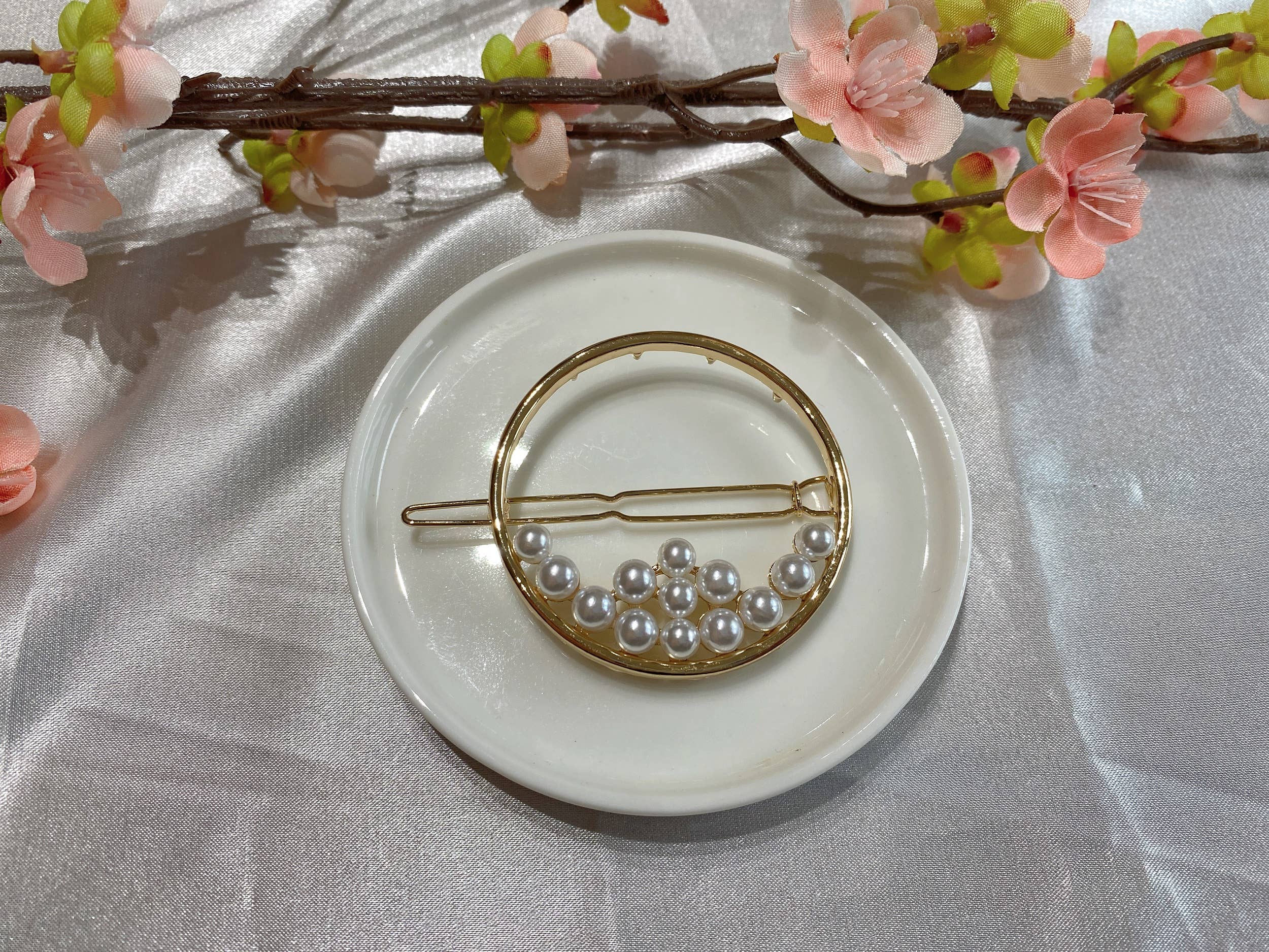 LadyJuneAccessories - Vente Barrette – femme - Barrette à cheveux perle dorée, pince à cheveux en laiton, barrette ronde4