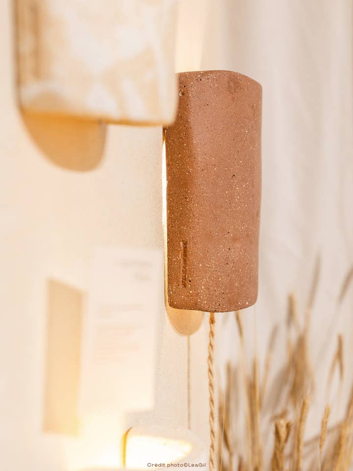 Vägglampa i betong — THÉA för wholesale av HESMEE