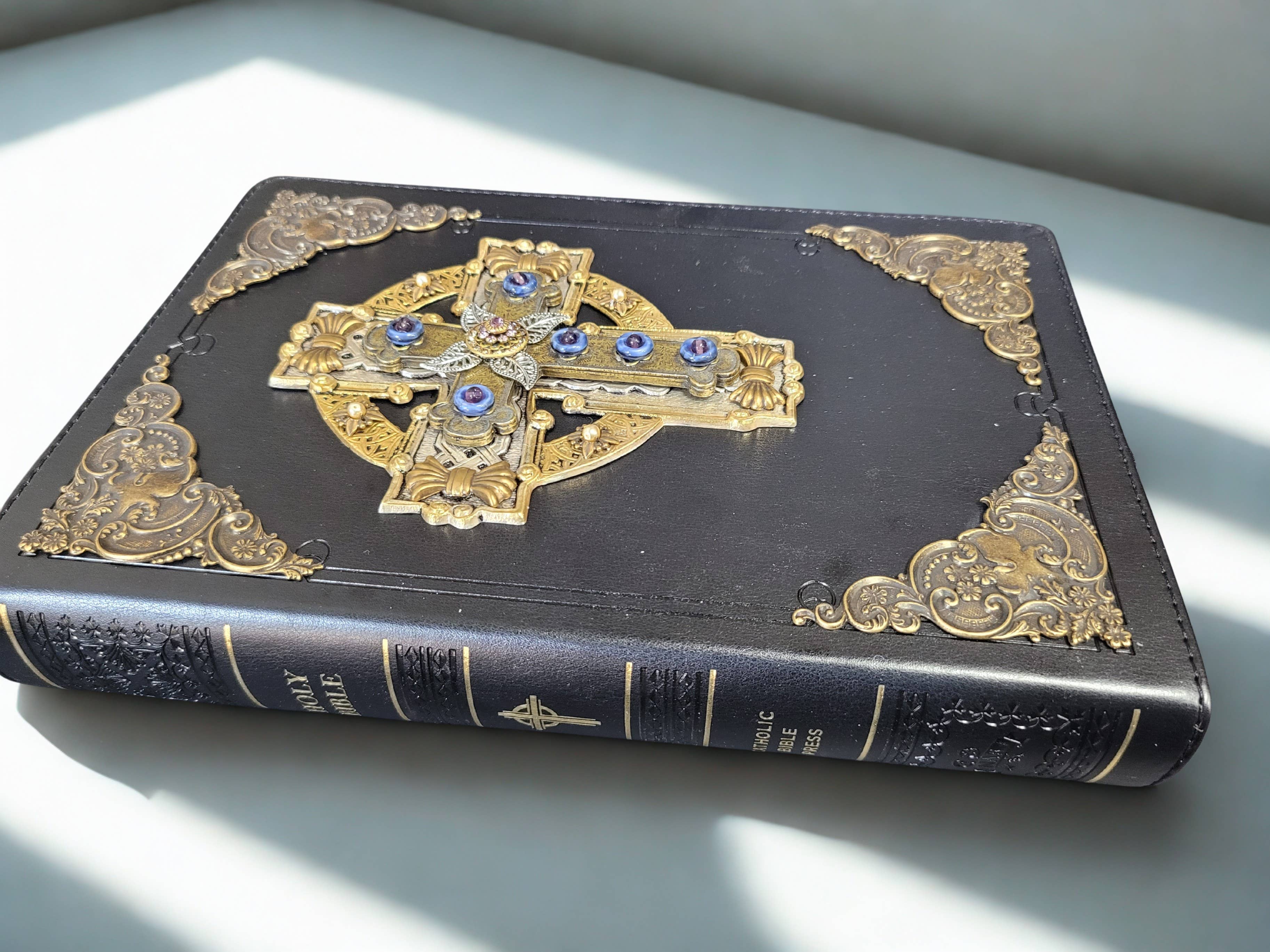 DeMartineau - Wholesale Religion Book - NABRE 24ct Gold Plated Celtic Cross Jeweled Bible-Black1