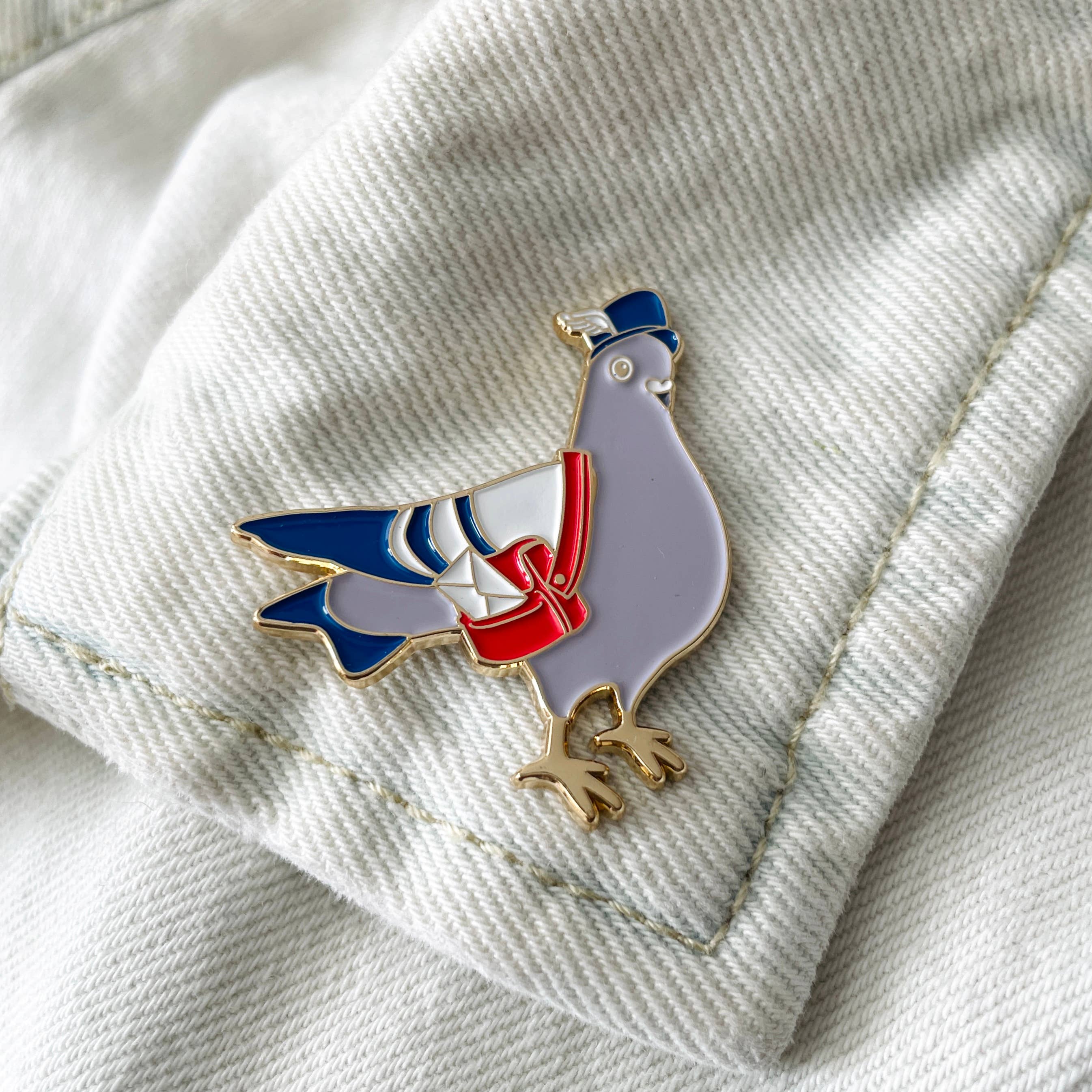 ILOOTPAPERIE - Wholesale Lapel Pin/Button - Par Pigeon Hard Enamel / Lapel Pin0