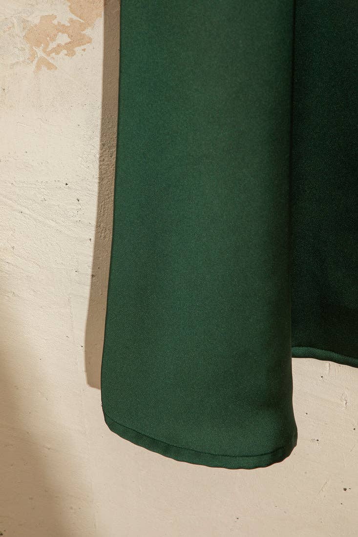 Cottyfish - Vendita all'ingrosso Vestito - Donna - Vestito verde in raso con tagli sul davanti e sul retro4