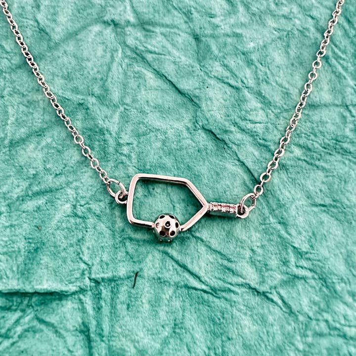 Born to Rally - Vendita all'ingrosso Collana con ciondolo/pendaglio - Collana in argento con connettore a forma di racchetta da pickleball1