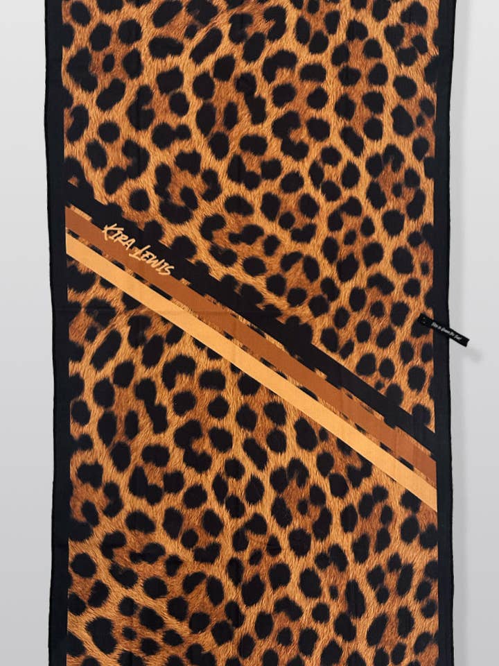 Kira Lewis - Serviette de plage professionnelle pour la vente par Captain Crabby