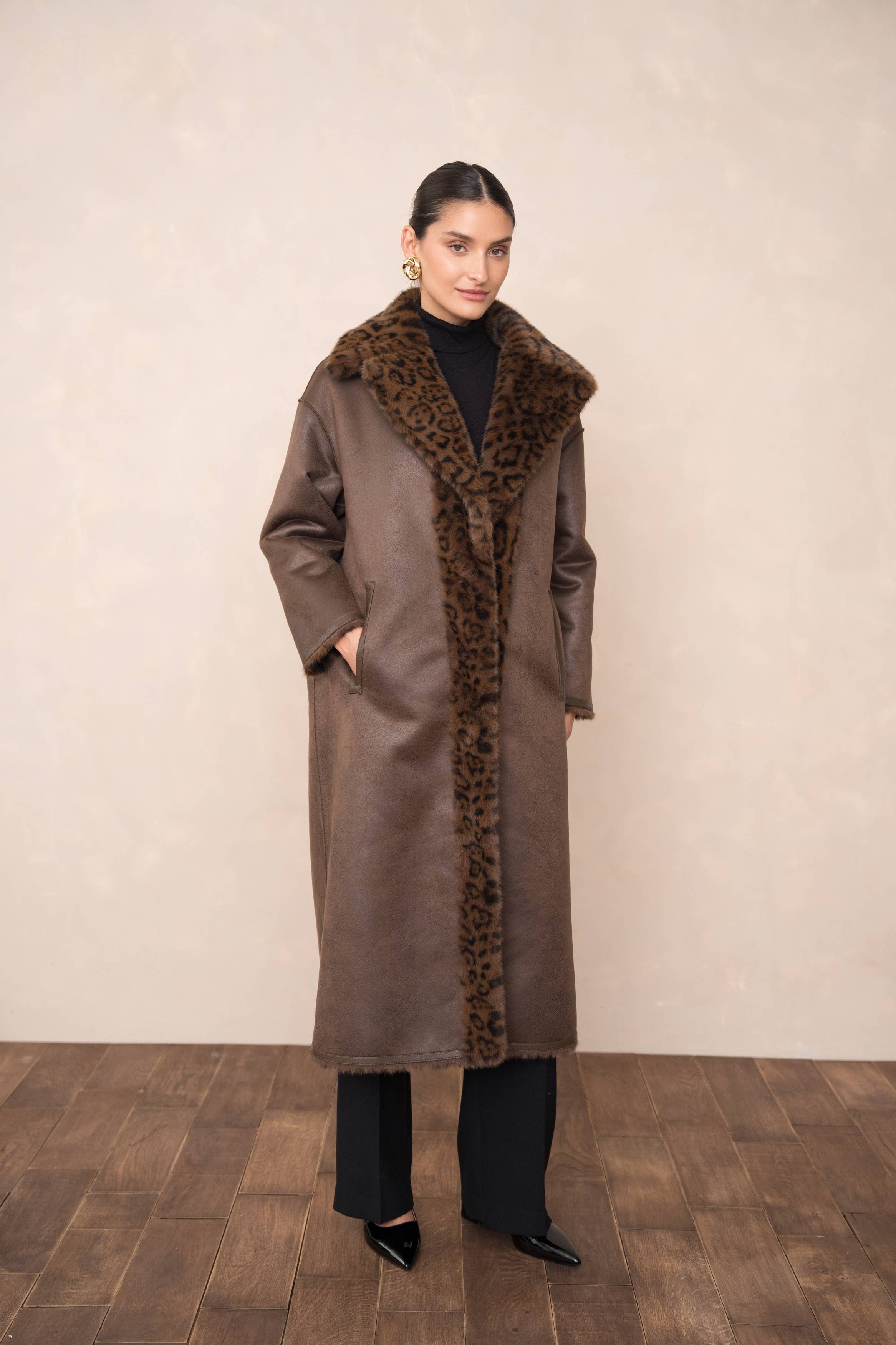 Attentif Paris - Wholesale Fur/Faux Fur Coat - Women's - Long synthetic fur coat with lapel collar11
