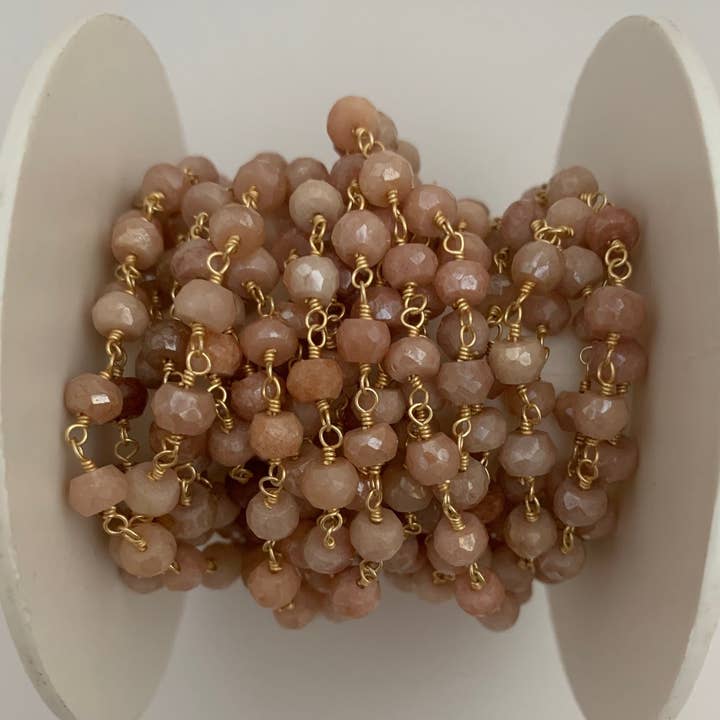 Chaîne de chapelet plaquée or en pierre de lune pêche, pierre gemme naturelle, finition anti-ternissement, 1 pied. pour la vente par Purity Beads