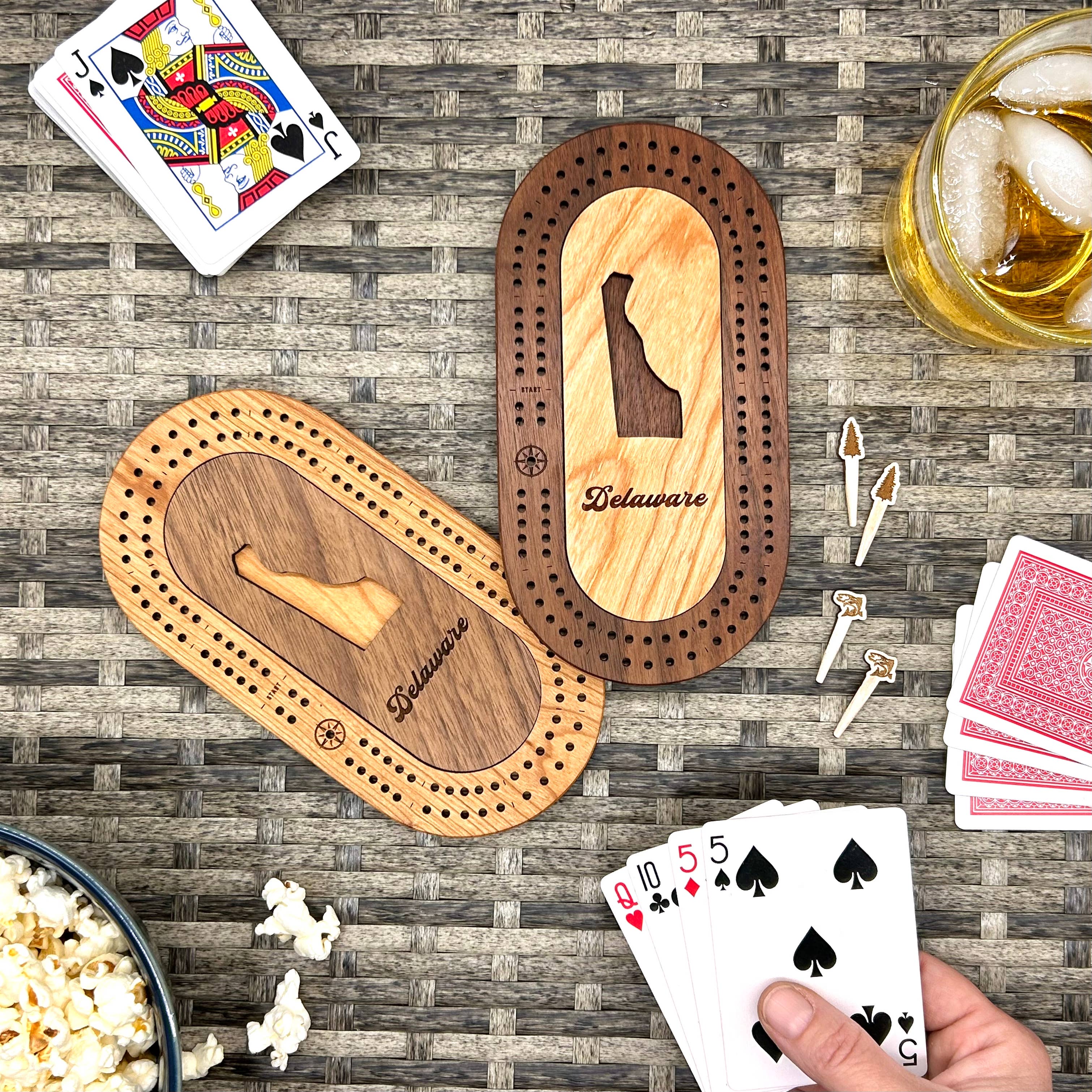 Cast & Carve - Venta al por mayor Juegos de mesa - Juego de minitablas de viaje de EE. UU., con pinzas personalizadas7