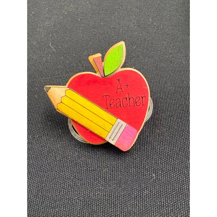 Épingle de crayon Apple pour enseignant A+ pour la vente par Panda's Little Gifts