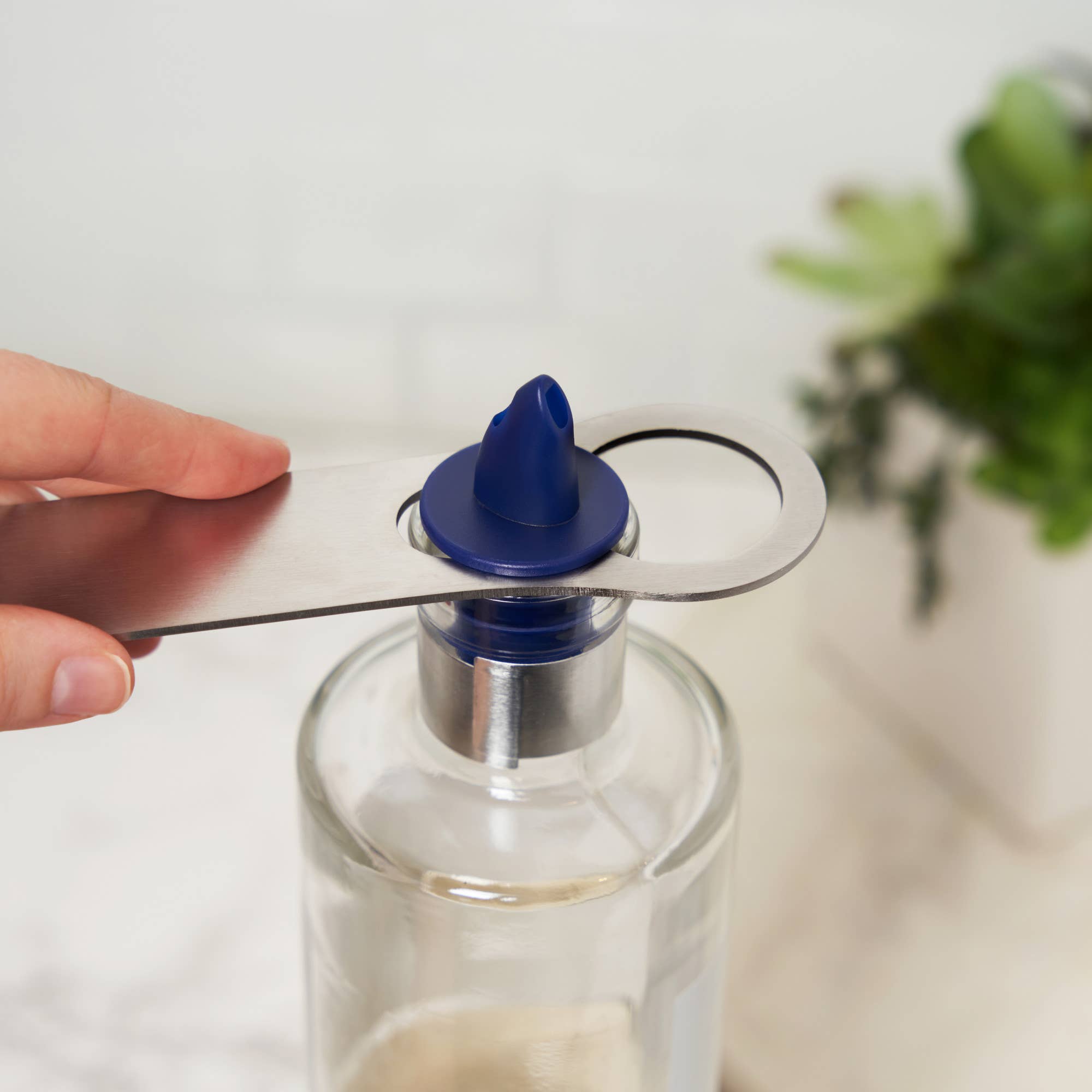 TRUE - Wholesale Bar Tool - Barback Stainless Steel Bottle Cap and Pour Spout Remover2