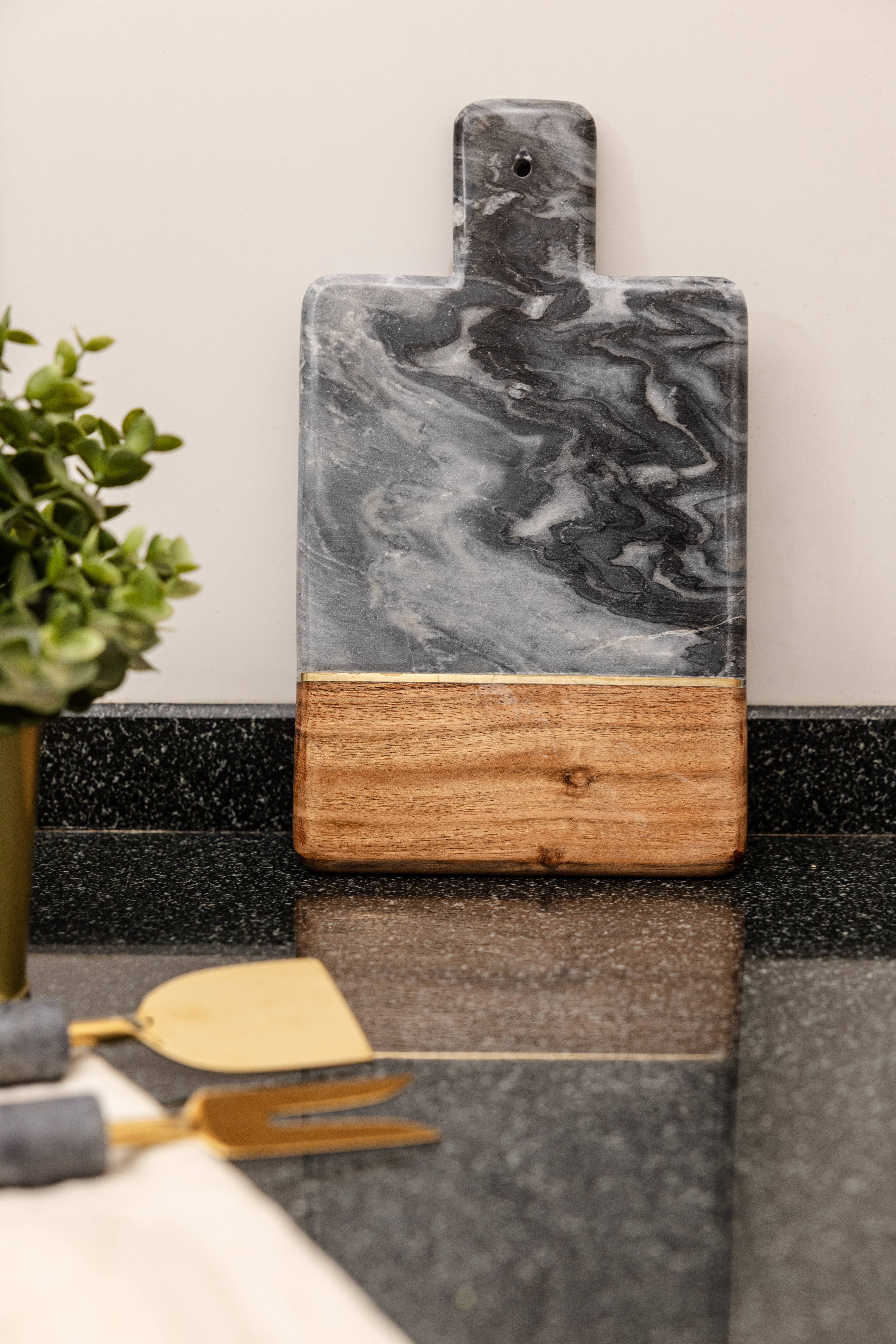 LuxeDesigns Co LLC – wholesale Cheese board – Artisan Premium Black PaddleBoard Cheeseboard2