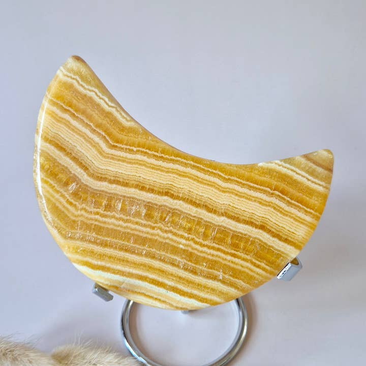 XL Calcite Jaune Lune sur Support Métallique (300–350 grammes) pour la vente par Moonlight Gemstones