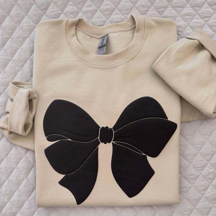 Sweat-shirt tendance noir avec nœud en impression gonflée, mélange épais unisexe pour la vente par Three Girls Shop