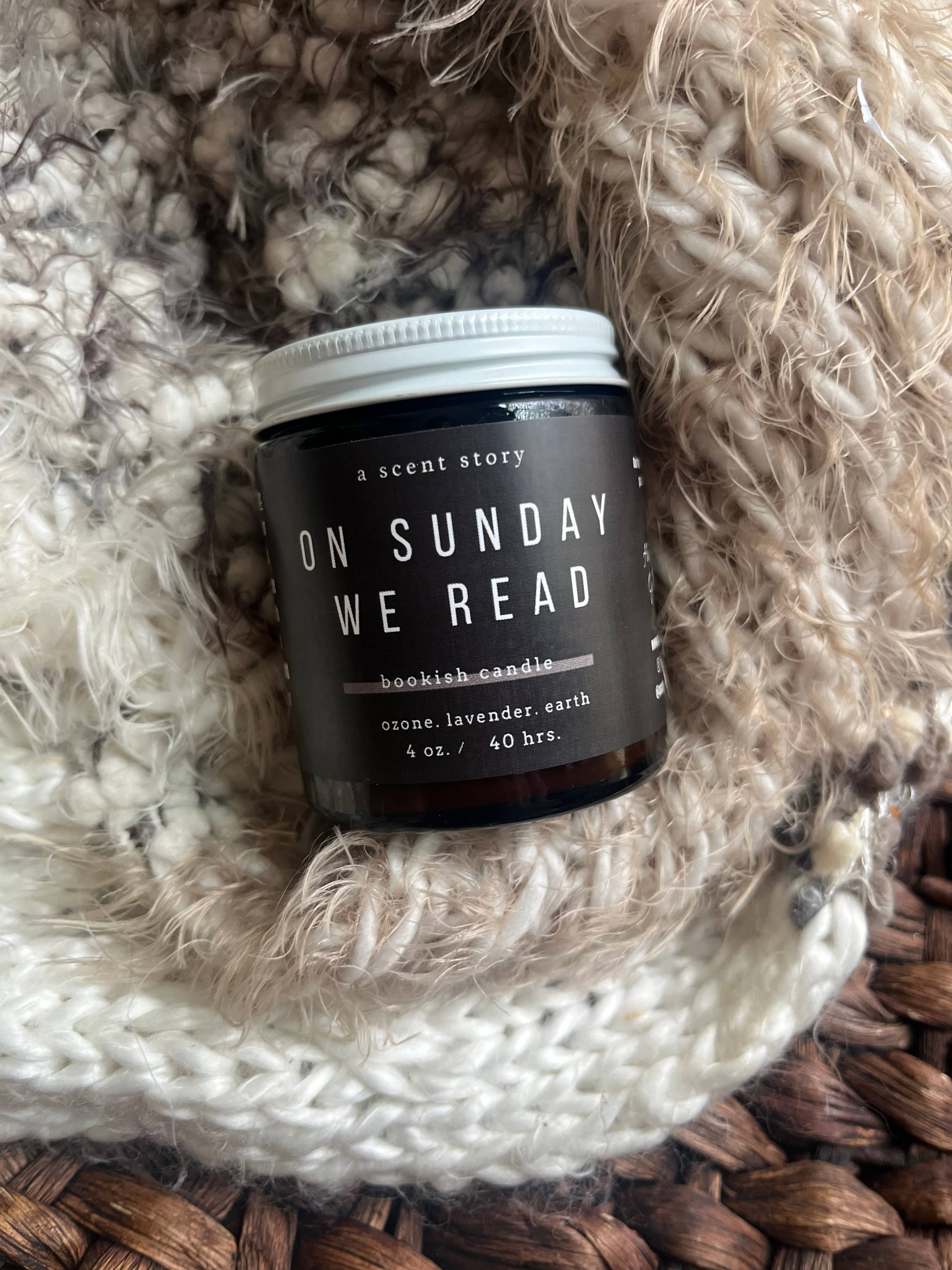 A Scent Story Candle Co - Vendita all'ingrosso Candela in vasetto - La domenica leggiamo - Bookish Candle | Candela a tema libro2