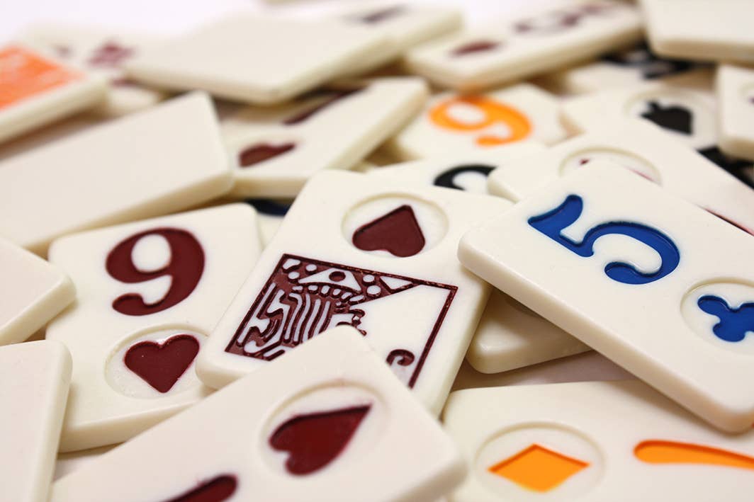 Tactic Games – wholesale Card game – Deluxe Rummy2