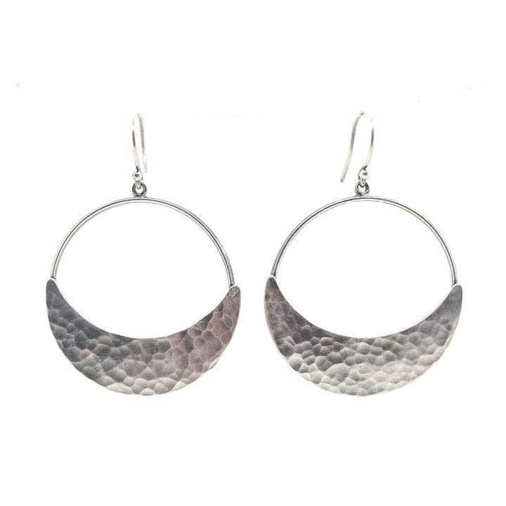Créoles en forme de croissant de lune en argent sterling | Boucles d'oreilles Moon Phase pour la vente par Alison Morse