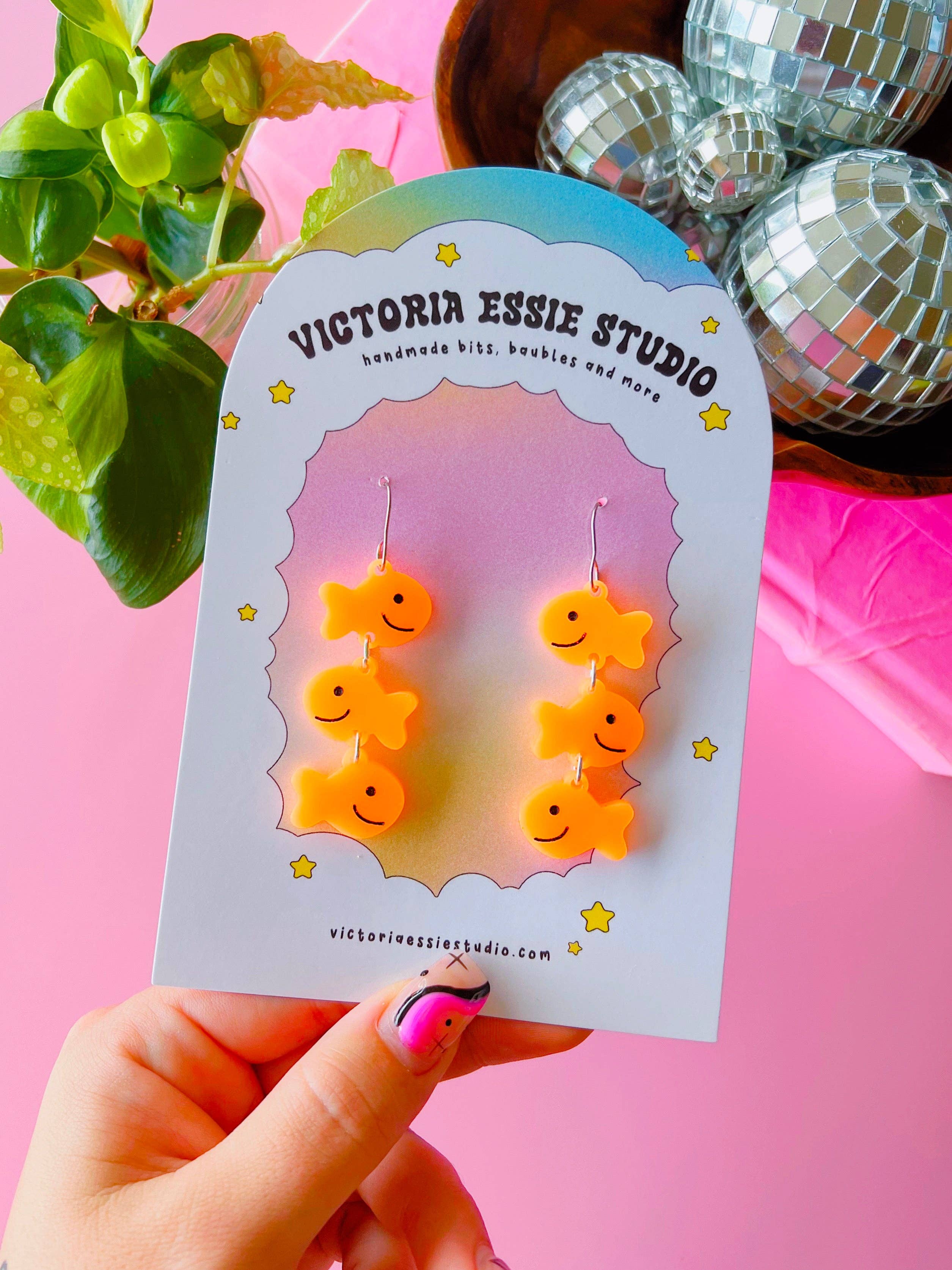 Victoria Essie Studio - Venta al por mayor Pendientes colgantes - Pendientes de Pez Dorados0