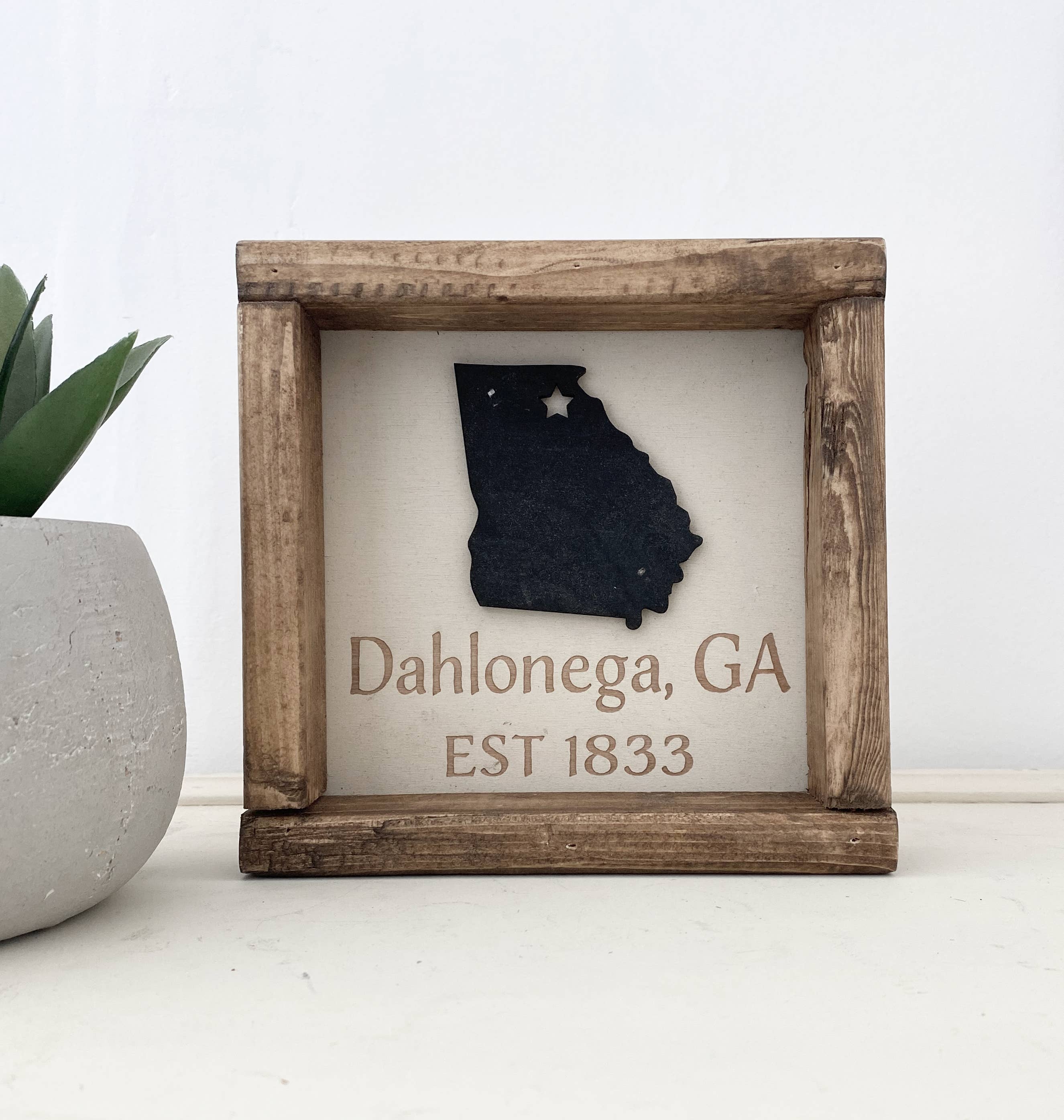 Pine Designs - Vente Pancarte - Panneau de ville « Any » 7x7 - EST personnalisé à la main6