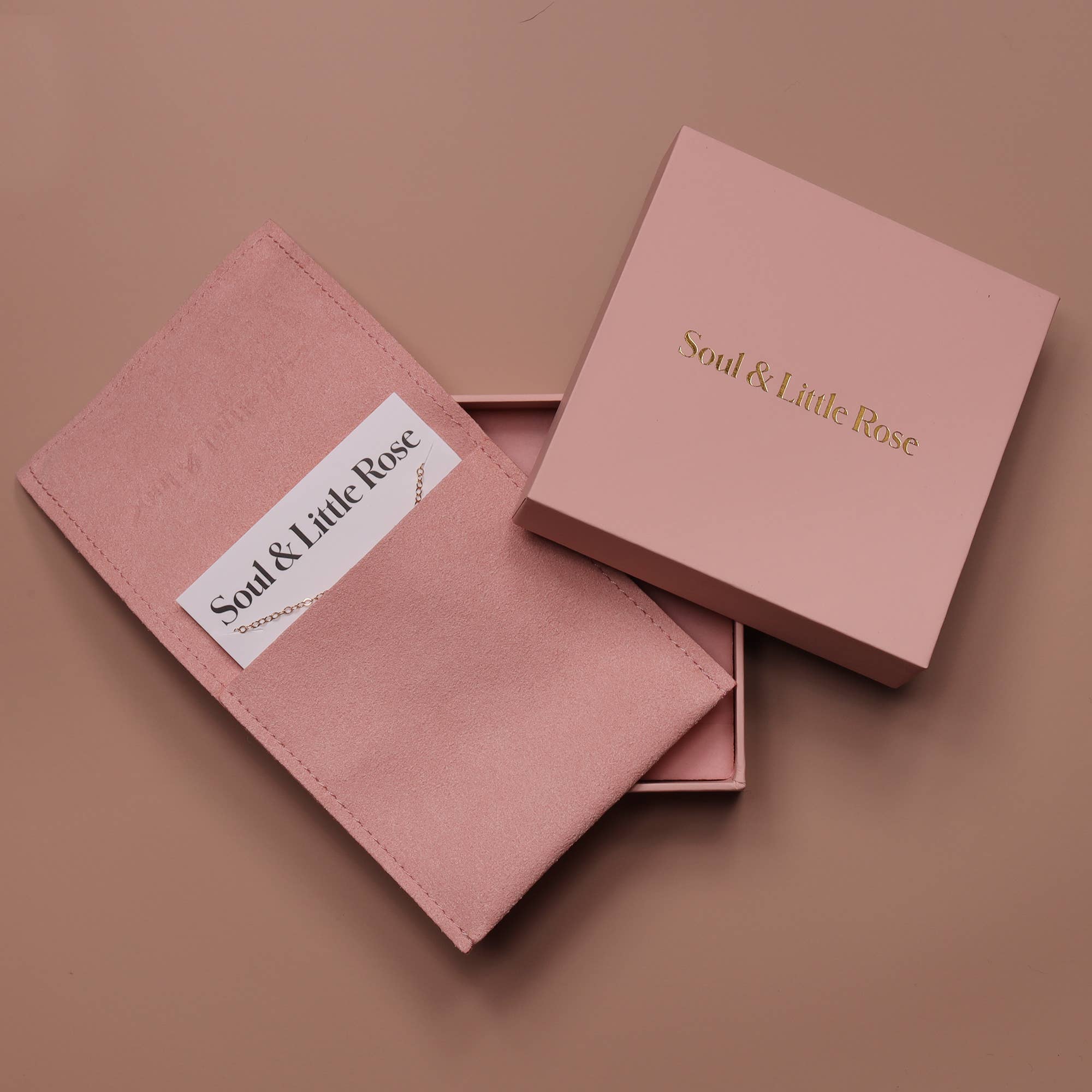 Soul & Little Rose – Großhandel Kette mit Anhänger/Charm – Goldene Halskette mit Mond- und Stern-Edelsteinanhänger7