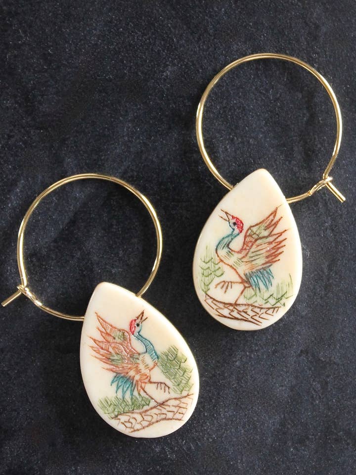 MLNE03 Geschnitzte und handbemalte Creolen für den Großhandel von David Aubrey Jewelry