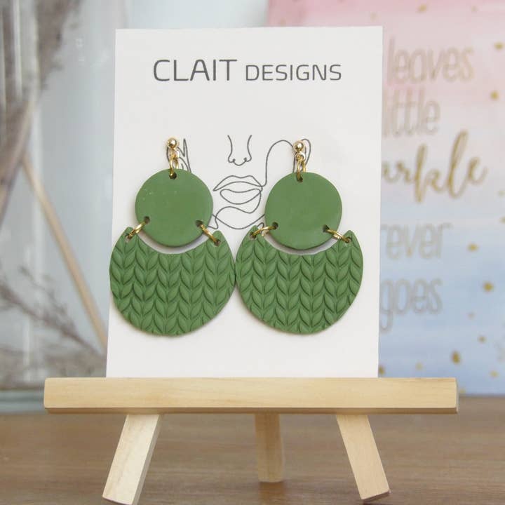 Alice en maille vert olive pour la vente par Clait Designs