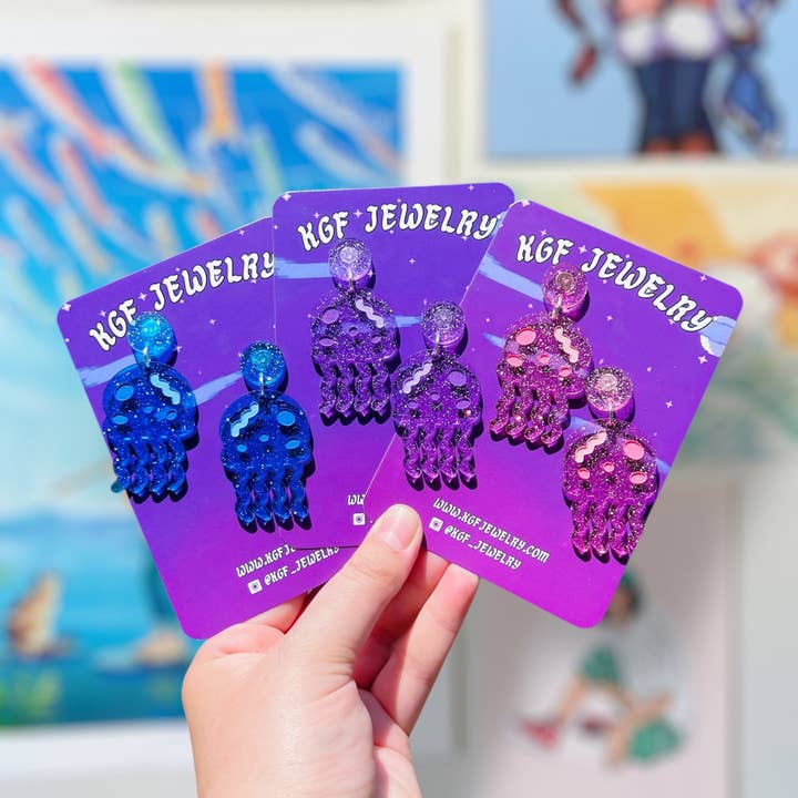 Boucles d'oreilles et porte-clés en acrylique faits main méduse éponge pour la vente par KGF Studios