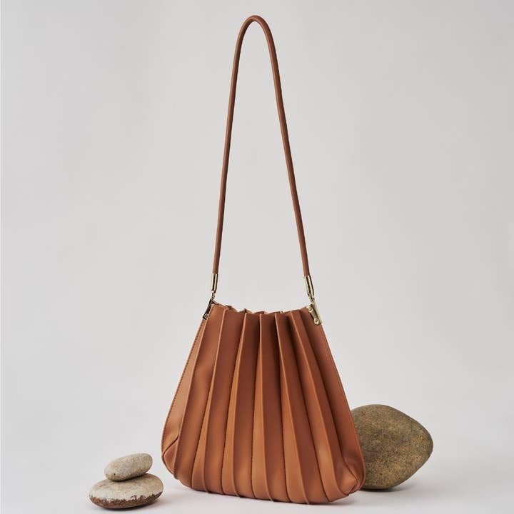 Melie Bianco - Wholesale Shoulder Bag - Women's - Carrie Saddle Pleated Vegan Shoulder Bag7