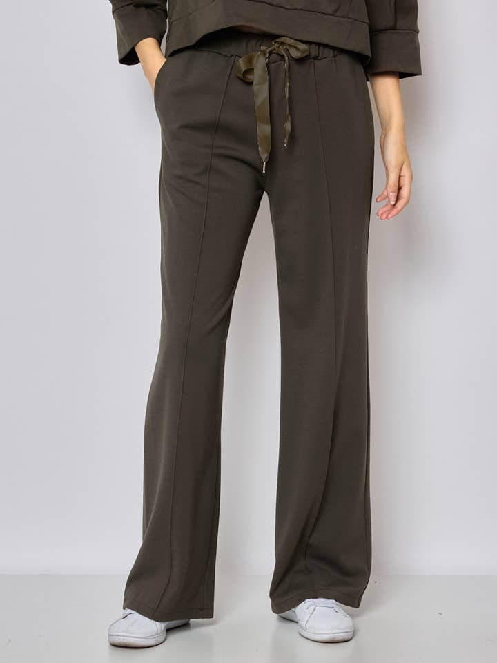 Fluid pants with elastic waistband for wholesale by SUNNY STUDIO